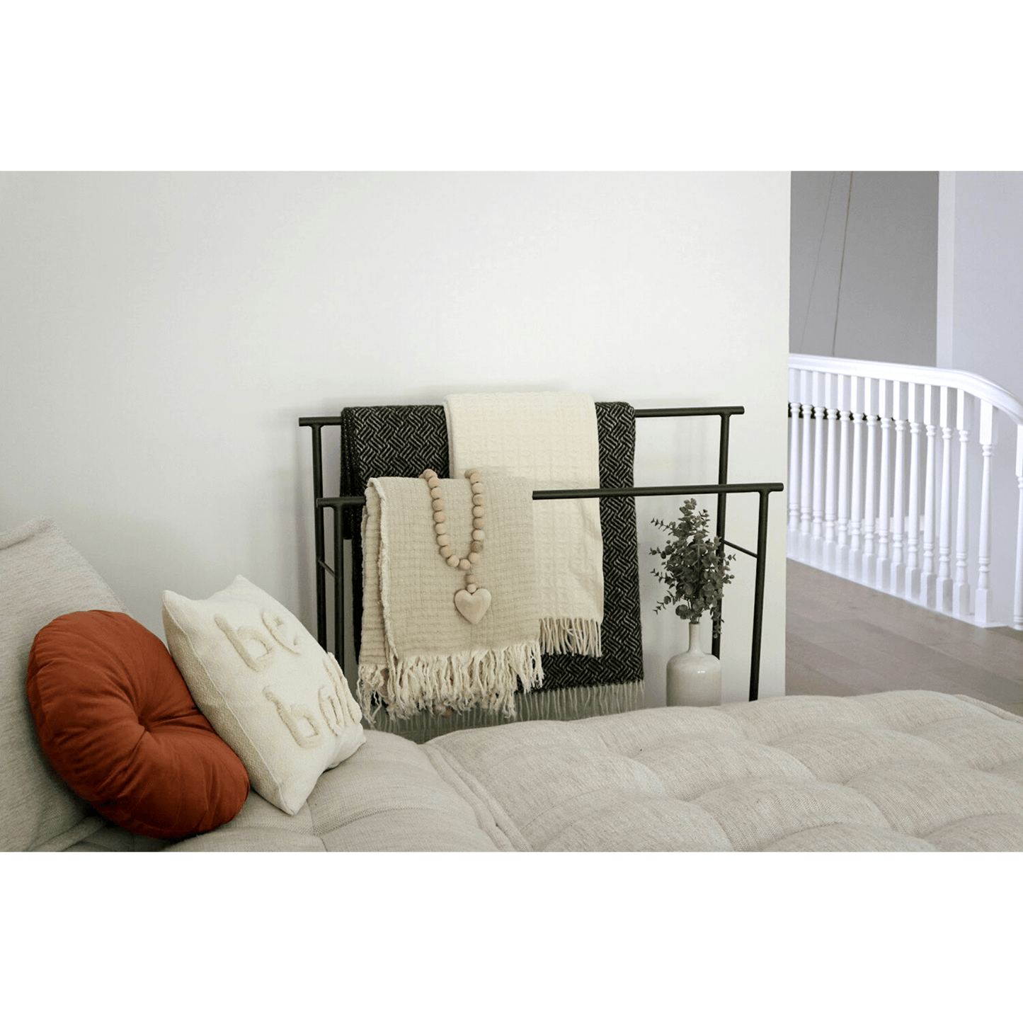 Ligne Blanket/Towel Rack - LndmarkClub USA